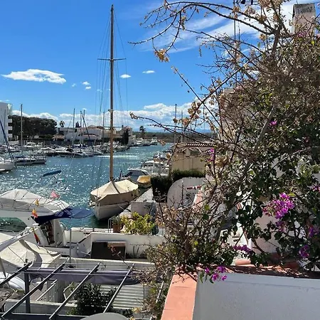 Marina Santa Margarida, Roses, Vue Sur Canal *