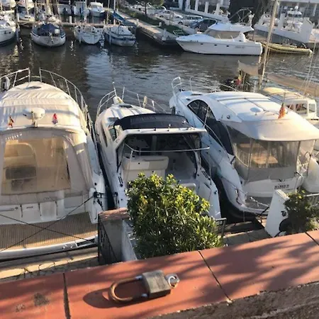 Holiday home Marina Santa Margarida, Roses, Vue Sur Canal Roses